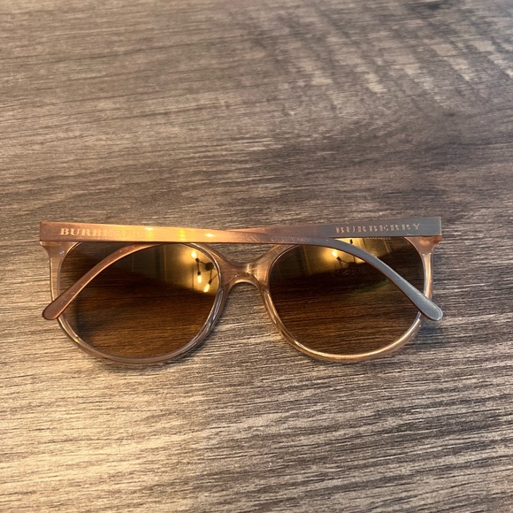 Burberry sunnies - Picture 1 of 5
